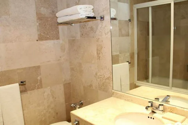 غرفة سوبيريور بسرير مزدوج، HOTEL SEVILLA 3/3