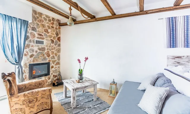 جناح سوبيريور ديلوكس بسرير مزدوج وسرير فردي مع أريكة، Limeri Traditional Guest House 1/8