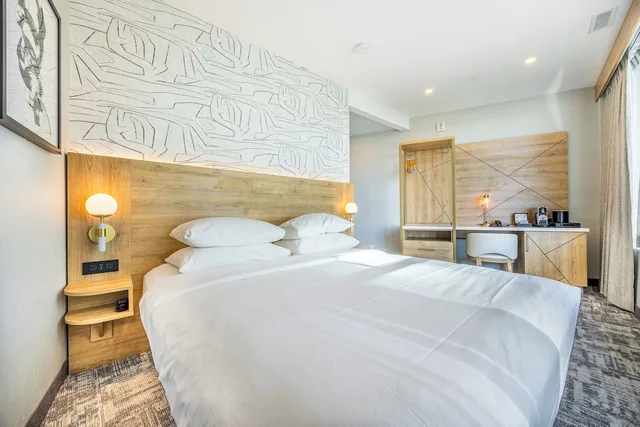 Room, King Bed, Us Falls View، The Tower Hotel Fallsview 2/4