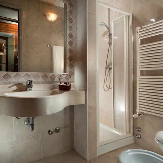Room, Double Bed, Side Sea View، Waldorf Suite Hotel 3/3