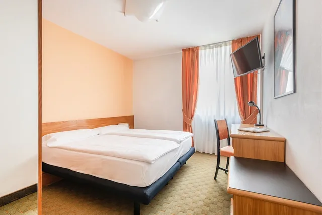Economy, Double Bed, Alpina Hotel 2/7