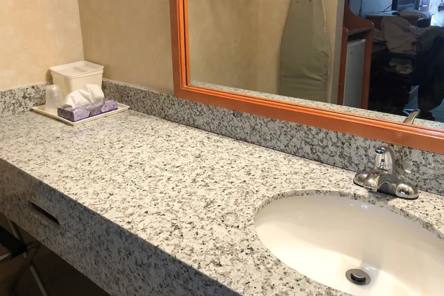 غرفة قياسية بسريرين مزدوجين يُسمح فيها بالحيوانات الأليفة، Quality Inn Petersburg Fort Lee Area 3/3