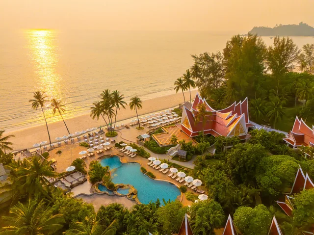 Pool, Suite, King Bed, with Extra Bed, Water View، Santhiya Koh Chang Resort 1/1