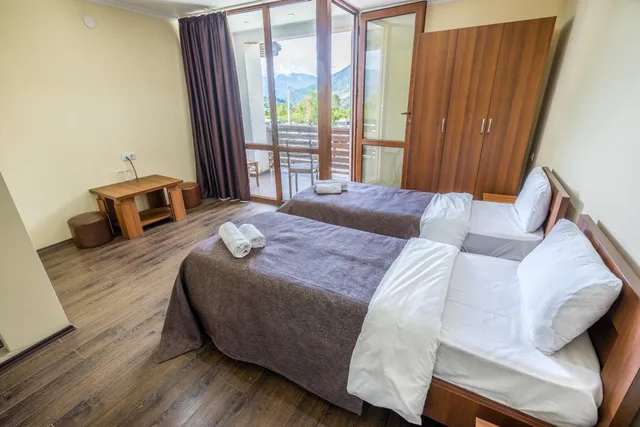 غرفة بسريرين منفصلين بشرفة، Hotel Banguriani 7/10