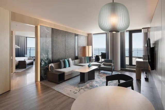 جناح بسرير كينج بإطلالة على البحر بشرفة، Qinhuangdao Marriott Resort 3/4