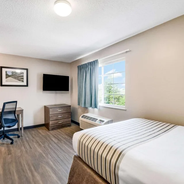 غرفة قياسية بسرير كوين، Suburban Studios Sterling - Washington Dulles 3/6