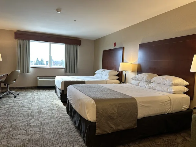 غرفة تقليدية بسريرين كوين، Medallion Inn and Suites 2/3