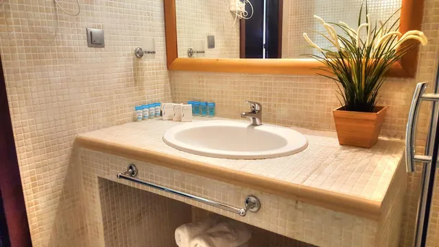 جناح سوبيريور بإطلالة جزئية على البحر، Maranton Beach Hotel 7/9
