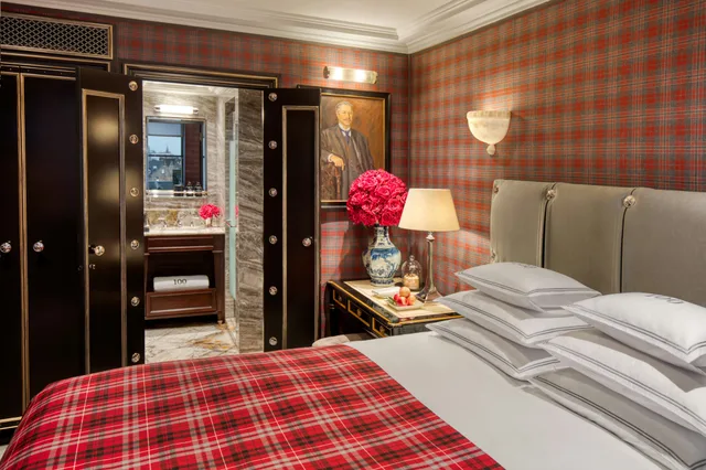 جناح بشرفة، 100 Princes Street (formerly the Royal Overseas League Hotel) 1/3