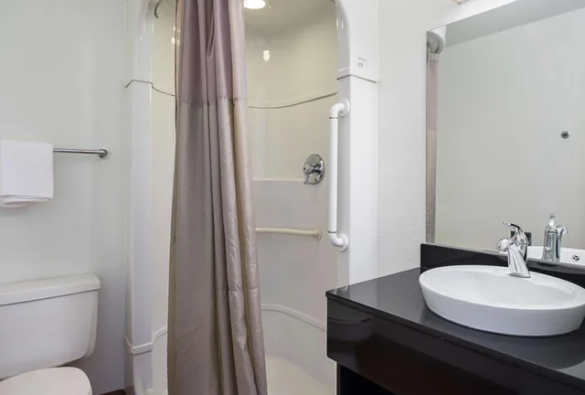 Room, Queen Bed, Motel6 Pueblo, CO - I-25 5/8