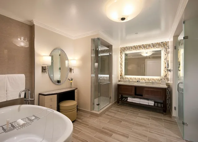 1 Bedroom, Grand Cr, Suite, King Bed, Sofa، Grand Reserve at The Meritage 3/3