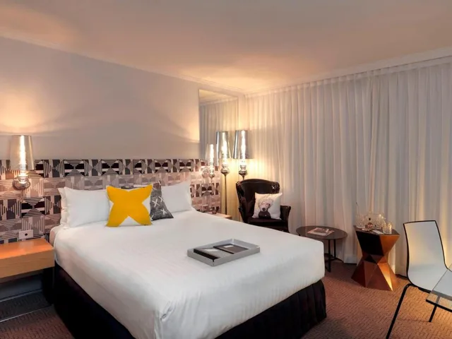 QT Junior Suite, QT Canberra 2/5