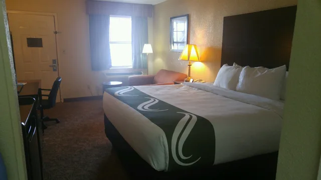 غرفة قياسية بسرير كينج للمدخنين، Quality Inn & Suites Covington 3/3