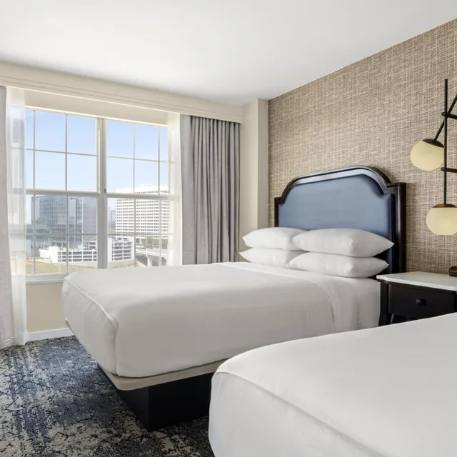 جناح بسريرين كوين بغرفة نوم واحدة بغرفتين مع أريكة، Sheraton Suites Galleria Atlanta 1/6