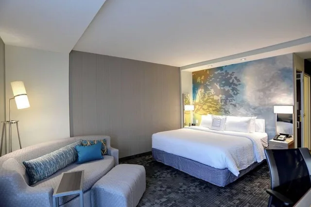 غرفة بسرير كينج، Courtyard By Marriott Columbus Osu 1/5