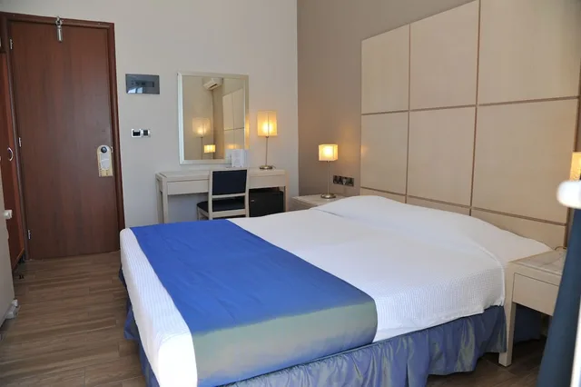 غرفة بإطلالة على البحر مفردة بسرير مزدوج، Plaza Hotel 1/6
