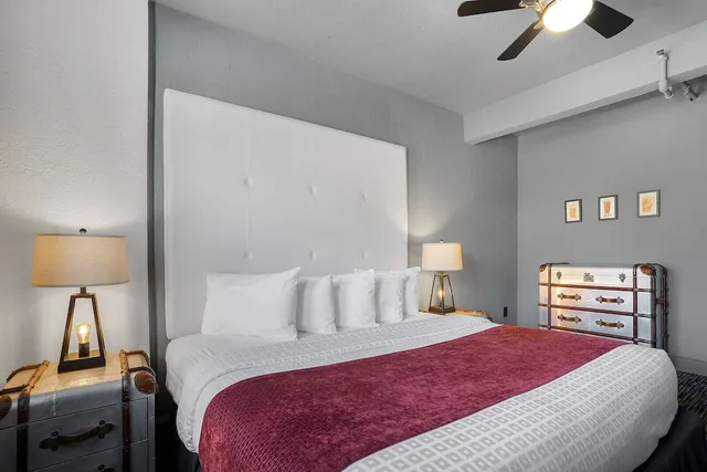 غرفة قياسية بسرير كينج، Avalon Hotel Downtown St Petersburg 2/6
