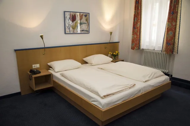 Standard, Double or Twin Bed, Hotel Perkeo 6/10