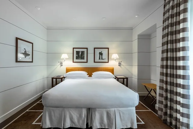 Gallery، Gallery Art Hotel 7/10