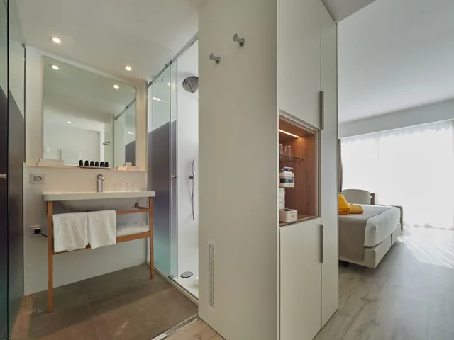 غرفة قياسية بشرفة مفردة بسرير كوين بإطلالة جزئية على البحر، BQ Aguamarina Boutique Hotel 5/5