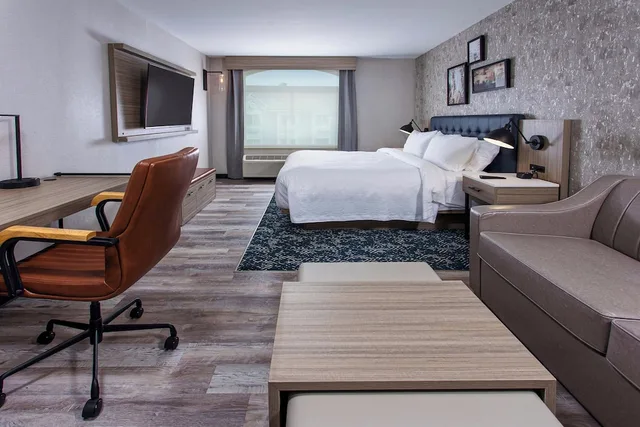غرفة بسرير كينج مع أريكة لذوي الإعاقة، Four Points by Sheraton Appleton 5/8