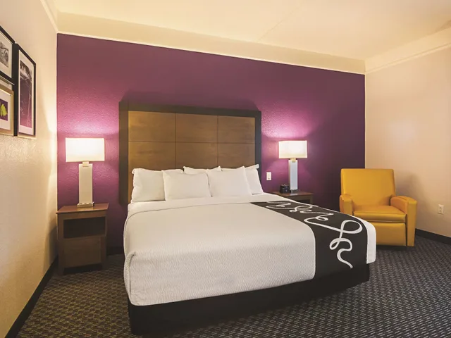 Room, King Bed, La Quinta Inn Suites Oklahoma City Nw Expwy 2/2