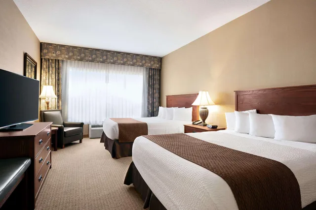 جناح بسريرين كوين، Days Inn & Suites By Wyndham Strathmore 1/1