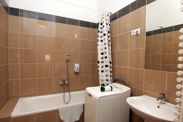 3 Bedrooms, Apartment, Hotel Gozsdu Court Ex Gozsdu Court Apartment 1/1