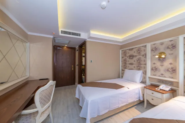 غرفة عائلية ثلاثية بسرير كينج وسرير فردي بإطلالة على المدينة، Sultan City Hotel 8/10