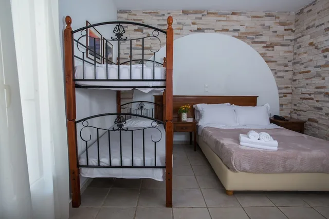 غرفة عائلية رباعية بسرير كوين، Naxos Palace 2/5
