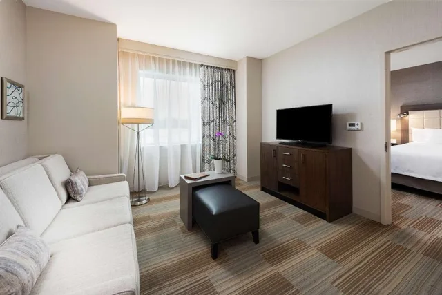 جناح بسريرين كوين مع أريكة لذوي الإعاقة، Homewood Suites By Hilton Miami Dolphin Mall 2/5