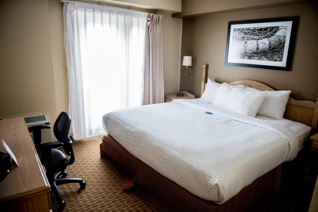 جناح ديلوكس بسرير كينج وسريرين كينج بغرفتي نوم، Travelodge Suites by Wyndham Moncton 2/7