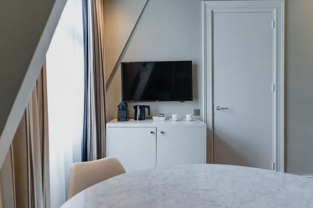 جناح جونيور بسرير كينج، Hotel Roemer 7/10