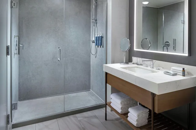غرفة بريميوم بسرير كينج، The Westin Huntsville 8/10