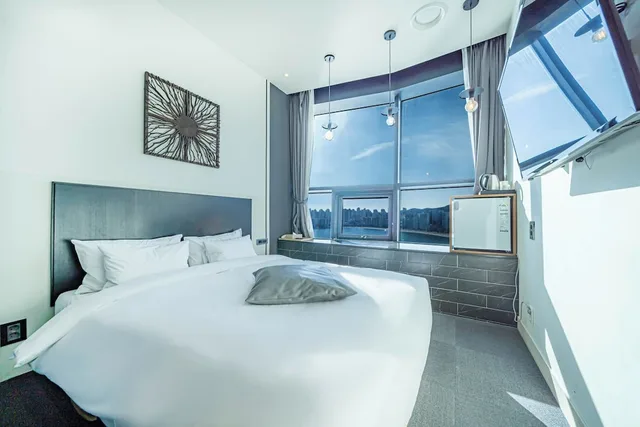 Avenue, Ocean, Double Bed, Beach View، H Avenue 2/10