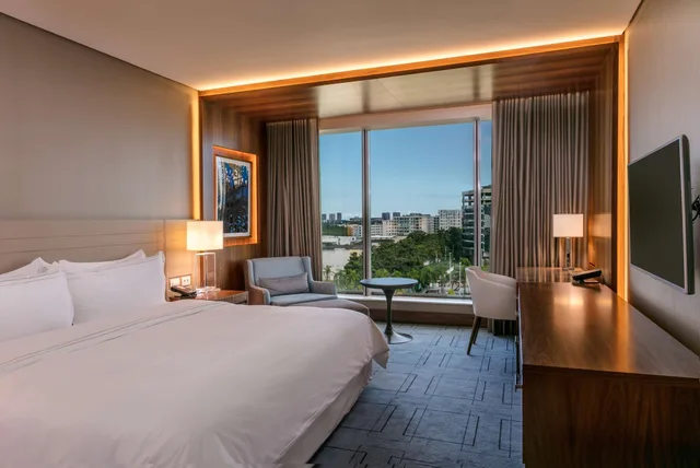غرفة تنفيذية بسرير كينج مع دخول صالة النادي، Hilton Barra Rio De Janeiro 2/3