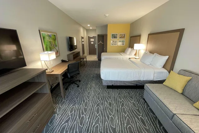 جناح استوديو بسريرين كوين، La Quinta Inn and Suites by Wyndham Valdosta 1/3