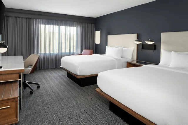غرفة بسريرين كوين لذوي الإعاقة، Courtyard Chesapeake Greenbrier 1/3