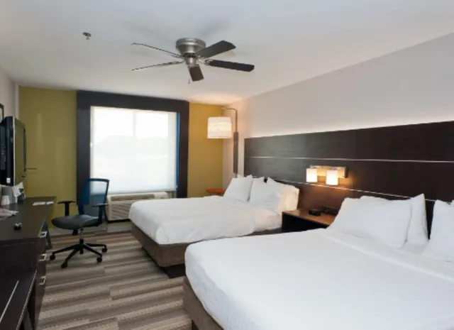 غرفة بسريرين كوين لذوي الإعاقة، Holiday Inn Express Hotel Suites Scott Lafayette West 1/2