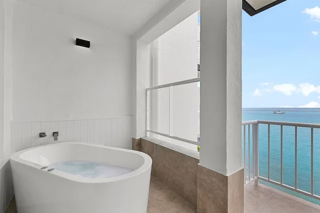 Sea, Coral, Suite, King Bed، Coral Sea Marina Resort 4/4