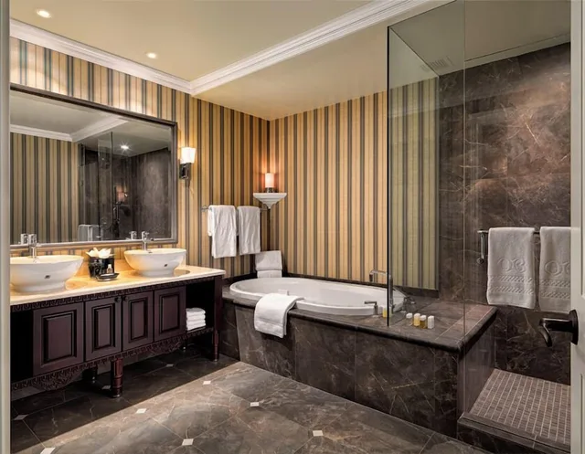 1 Bedroom, Ocean, Suite, King Bed, Resident View, Sofa، Oak Bay Beach Hotel 4/4