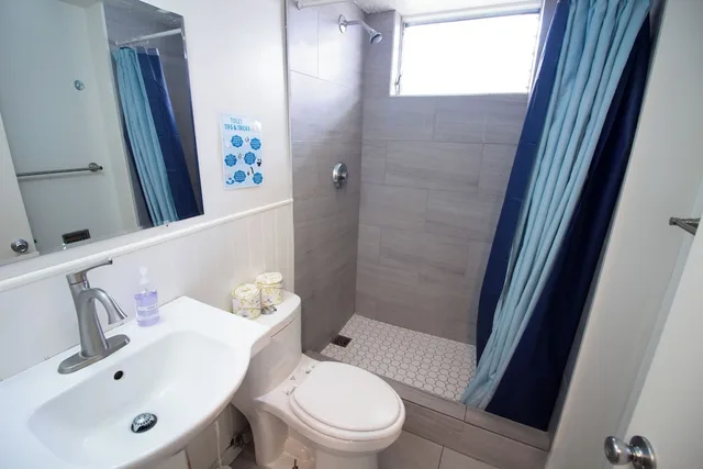 سكن مشترك مختلط ديلوكس بأربعة أسرّة بمطبخ، Waikiki Beachside Hostel 4/4