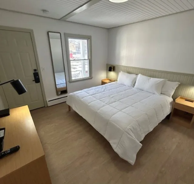 غرفة قياسية مفردة بسرير كوين، Lake Ridge Hotel 1/10