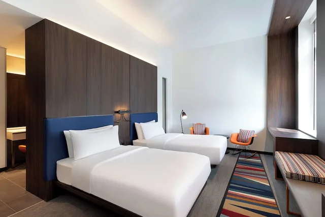 Savvy, Twin Beds, Aloft Dubai Airport 1/5