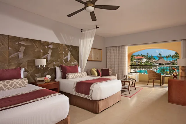 غرفة ديلوكس بسرير كوين بإطلالة على المسبح، Dreams Royal Beach (former Now Larimar) 1/2