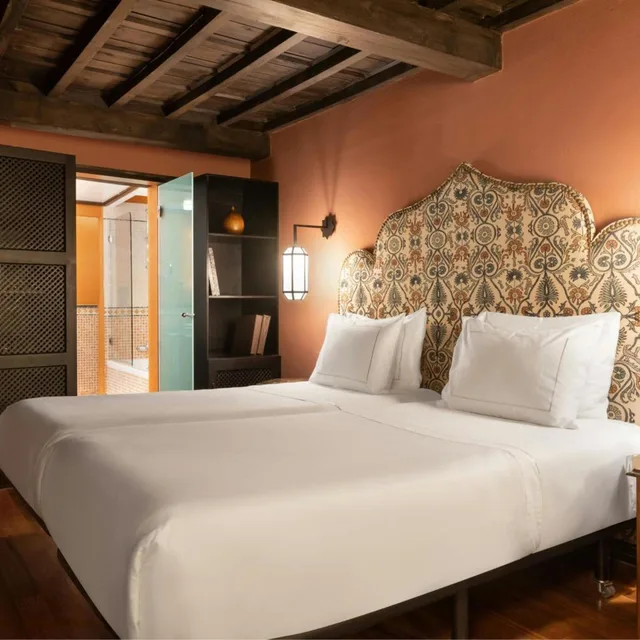 غرفة سوبيريور بسريرين منفصلين وسرير كينج، Hotel Palacio de Santa Paula Autograph Collection 1/6