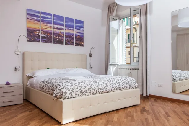 غرفة بسرير كوين بشرفة، Le Tre Lune Suites 1/10