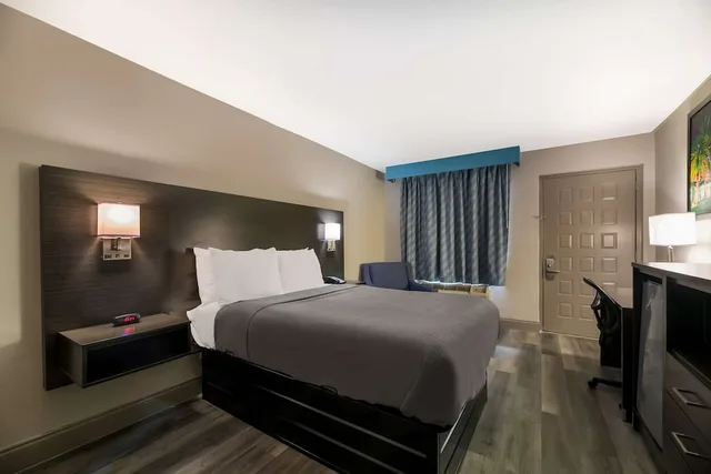غرفة بسرير كوين للمدخنين، Quality Inn & Suites Altamonte Springs Orlando-North 4/10
