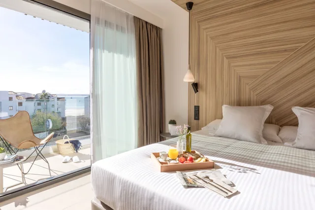 جناح بسرير كينج بإطلالة على البحر بشرفة، Hotel Bordoy Alcudia Port Suites 1/3