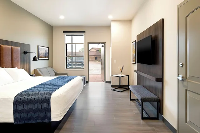 Walkout, Deluxe, King Bed، Clubhouse Hotel Suites Sioux Falls 1/2